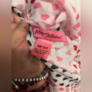 Betsey Johnson Women’s Fun Scarf Black - Pink and Red Hearts on White